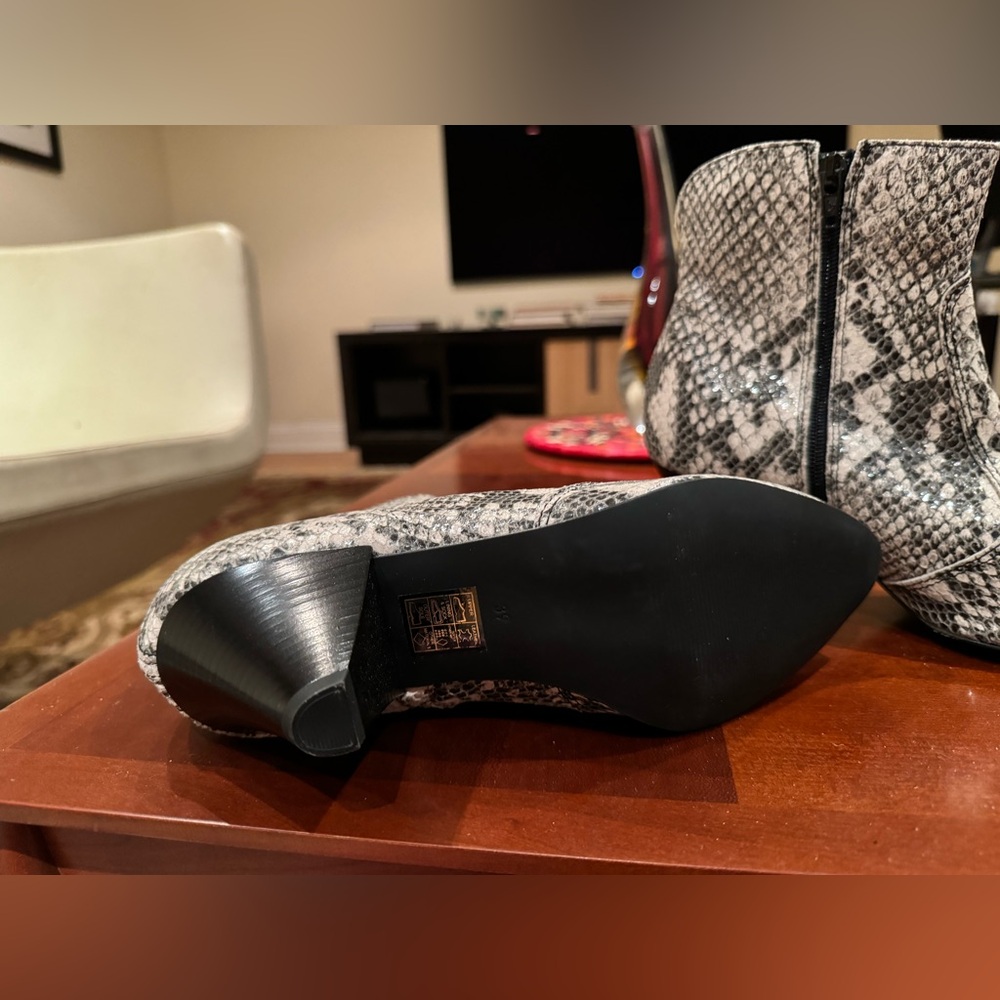 ❤️ NWT GABRIELLA Black&White leather ankle booties in Classic snakeskin Style - Picture 5 of 9